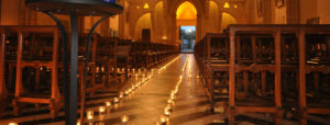 Bougies pour prier dans l'église de Fontaines sur Saône